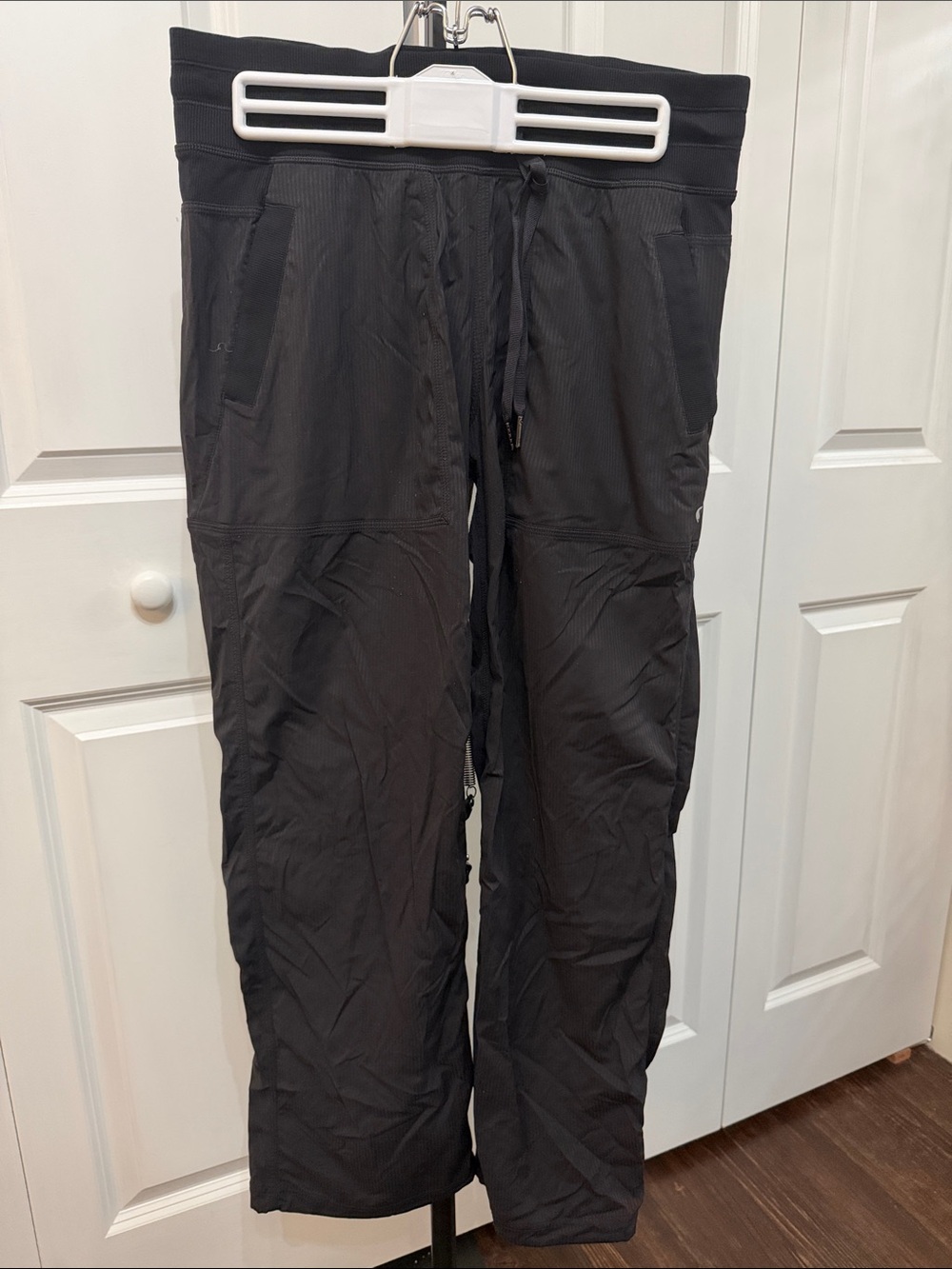 Lululemon Dance Studio Pants Short Black Size 8 - Picture 2 of 5